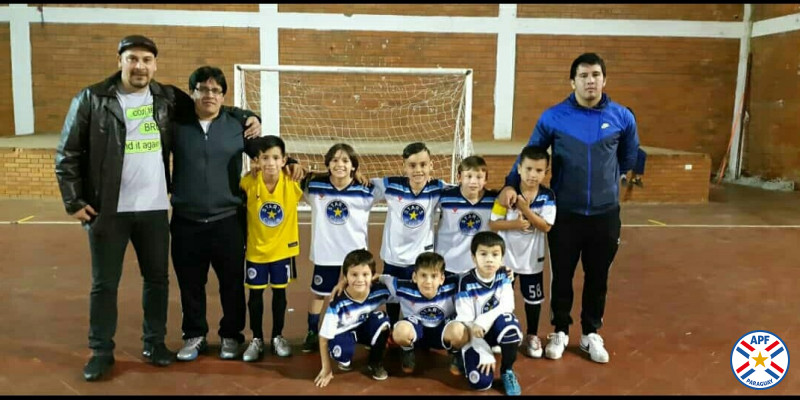 Perforando redes chicos del Futsal