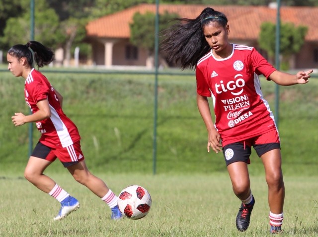 Albirroja Femenina prosigue su etapa final de preparación
