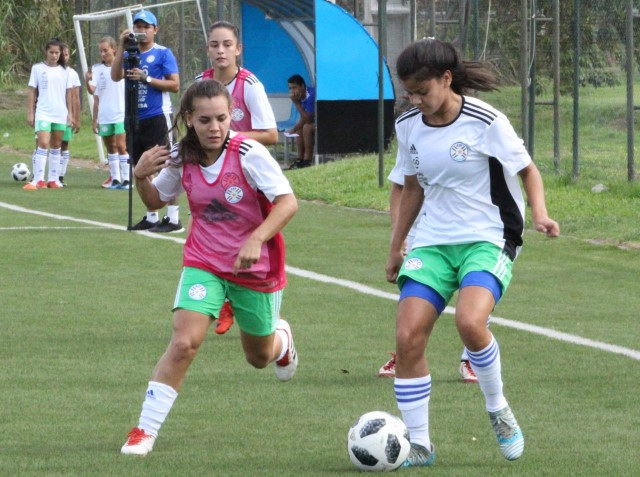 Las albirrojas activaron a la tarde, a puro fútbol