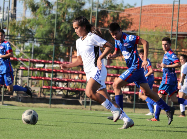 Albirroja Femenina: fútbol como actividad principal