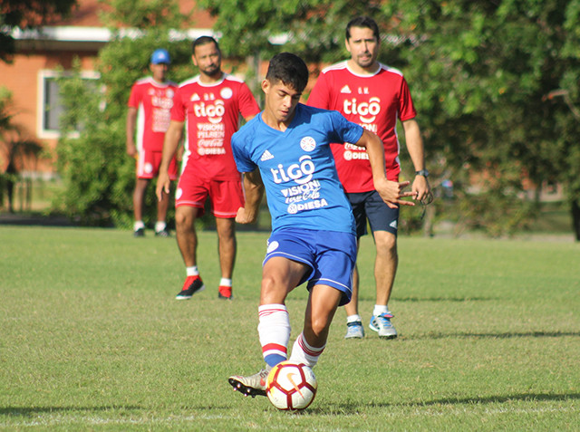 Albirroja Sub 17 le da énfasis a los movimientos posicionales
