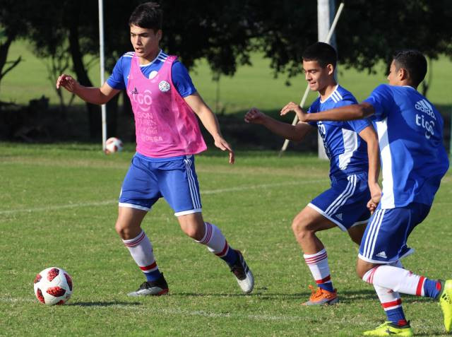 Entrenamiento matinal de las Albirrojas juveniles