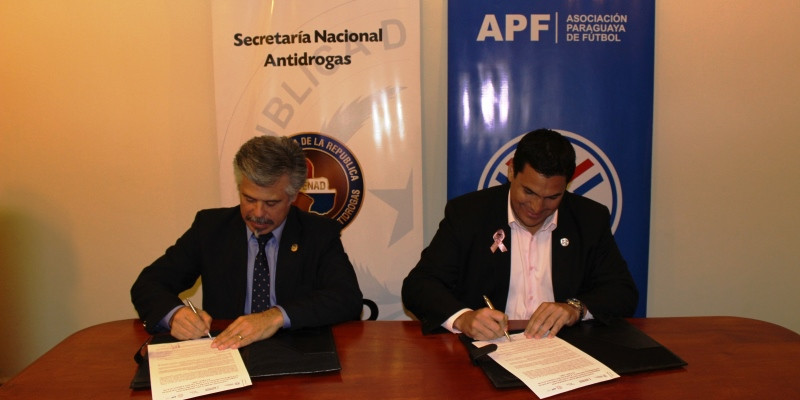 La Senad y la APF firman convenio