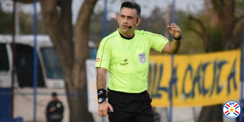 Árbitros de la jornada 30