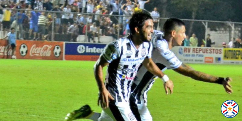 Pisa fuerte en Santaní