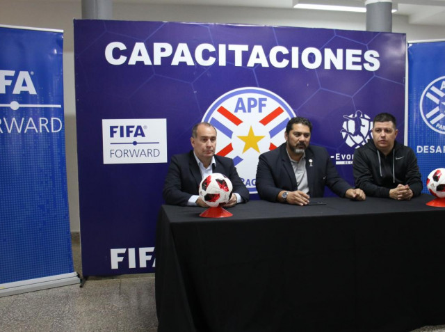 Entrenadores y asistentes técnicos de Futsal FIFA reciben capacitación