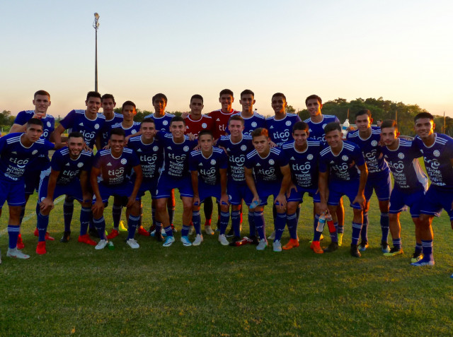 Práctica de fútbol en el 2do. Turno de tareas del Sparring