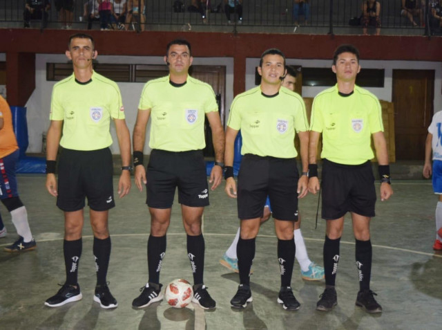 Árbitros listos para la Primera