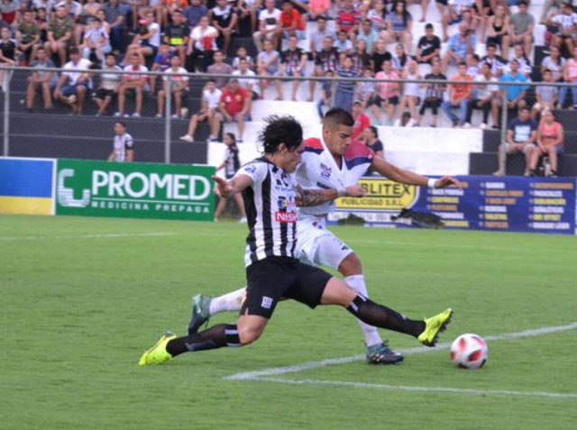 La Academia derrota a Santaní