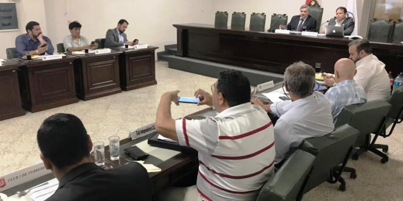 Sesión vespertina de la Divisional