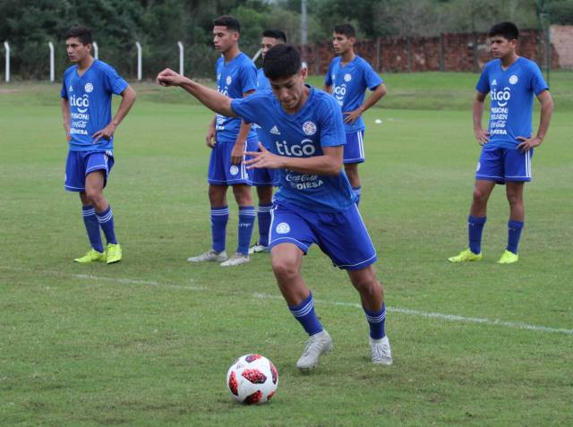 La Albirroja Sub 15 entrenó pensando en Uruguay