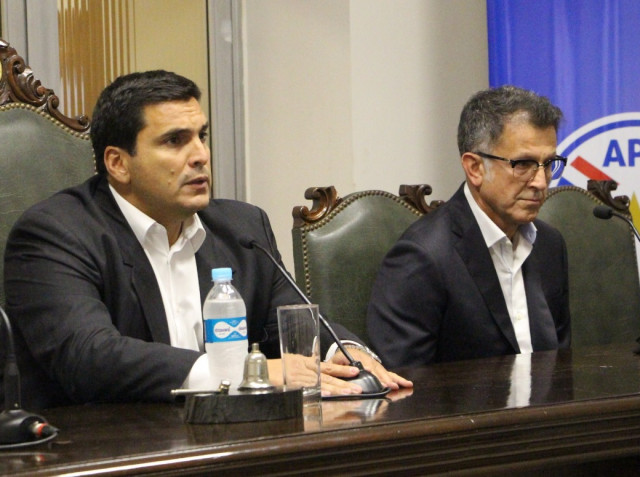 El Presidente Harrison anuncia la salida de Juan Carlos Osorio