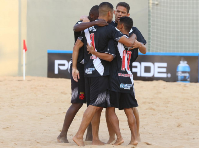 Vasco Da Gama golea a Racing de Montevideo