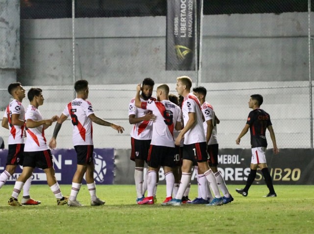 Independiente del Valle y River Plate irán por el título