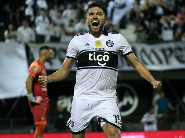 Olimpia gana a Luqueño y saca diferencia en la cima
