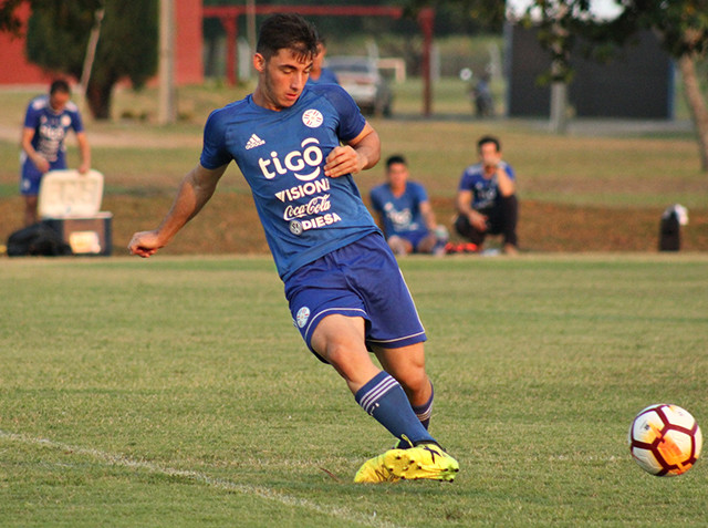 La Albirroja Sub 17 afina los movimientos tácticos