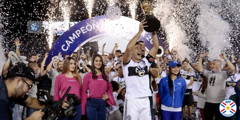 Gianni Infantino felicita a Olimpia