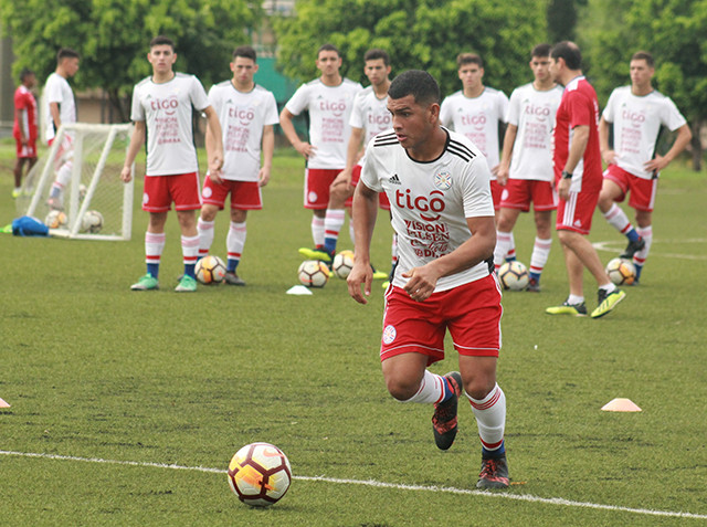 La Albirrojita ajusta detalles por posiciones